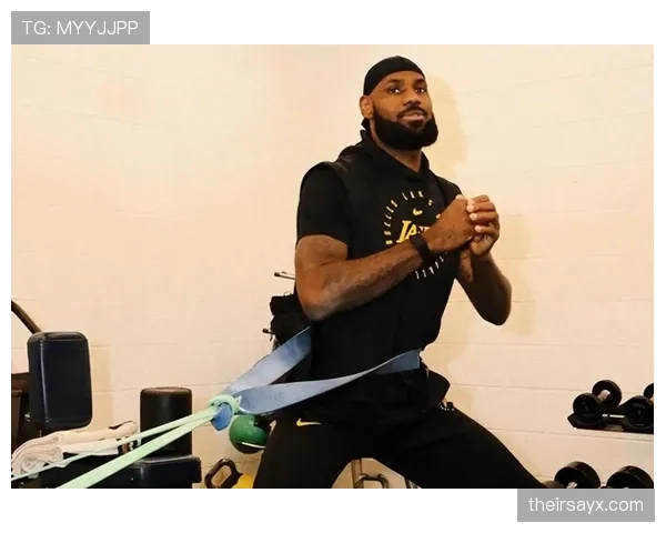 勒布朗又换新豪宅，这次直接把健身房搬回家了？